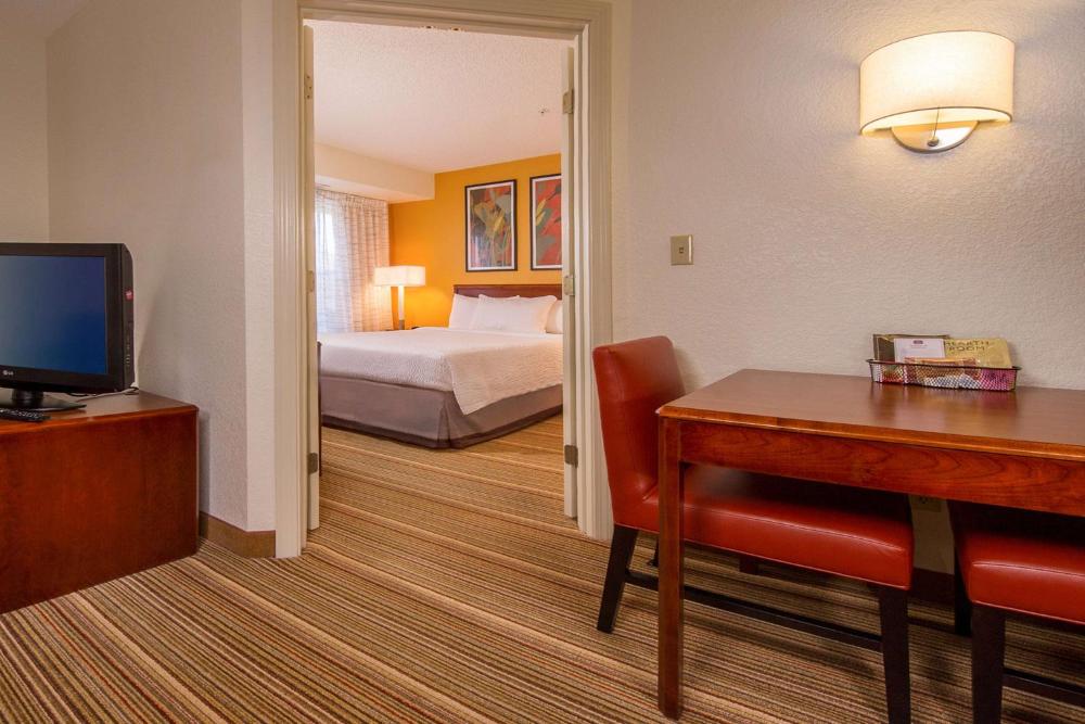 One Bedroom Suite Queen with Roll-In Shower - Mobility Accessible interior